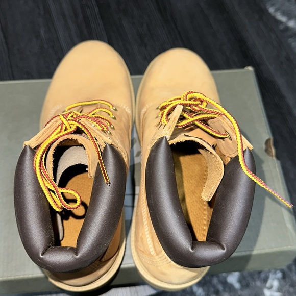 Timberland Youth Classic 6-Inch Waterproof Boots. - Picture 10 of 11